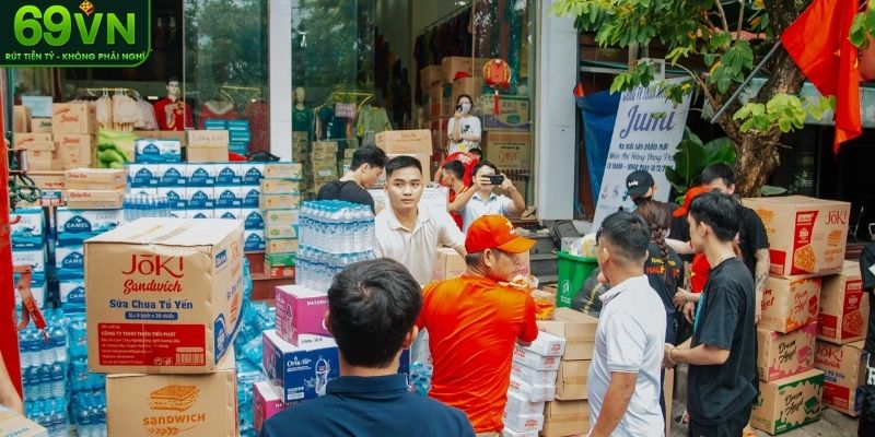 69VN mang nhu yếu phẩm đến tỉnh Hà Tĩnh và Bắc Kạn